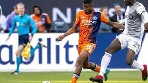 荣耀时刻！上海海港再创辉煌，中超三冠王荣耀加身，队史中超四冠里程碑！