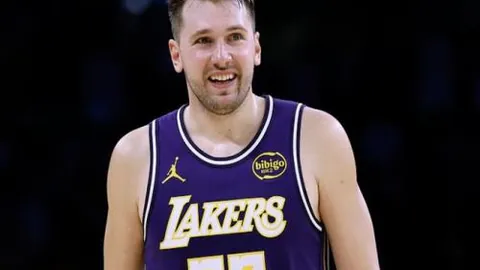 今日篮球训练秘籍、赛事直播一览与篮球历史脉络回顾